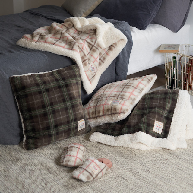 ブランケットやルームシューズなど寒がりさんにおすすめのウォームファブリックをご紹介。