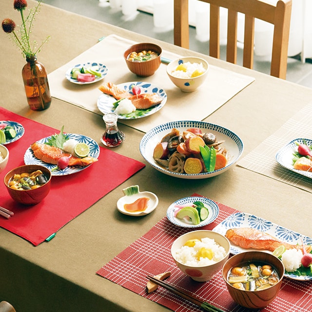 Your family story starts with special dining.家族がつながる、おそろい。
