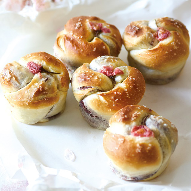 桜や抹茶、フルーツを味わう、いろどり豊かな春の訪れを楽しむパンが順次登場