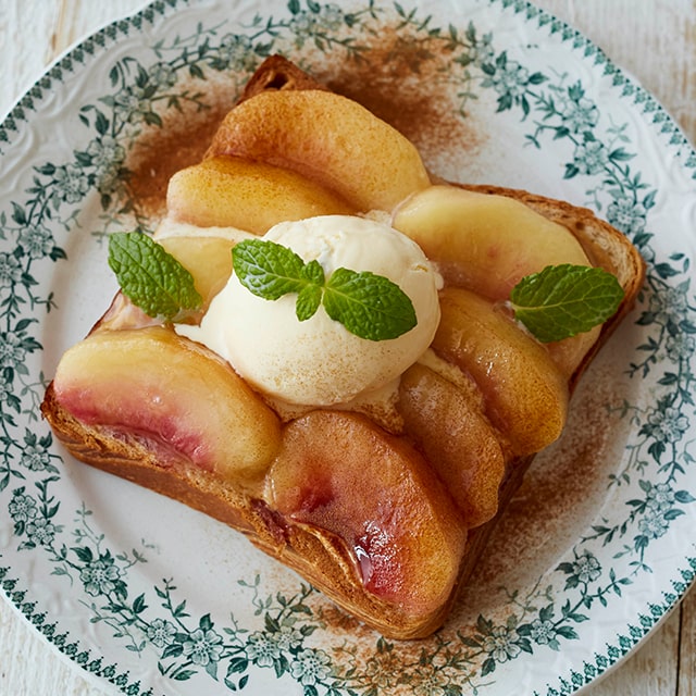 7月のレシピ「桃とマスカルポーネのアールグレイトースト」