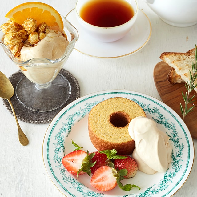 紅茶のアイスクリーム、ホイップ、バター