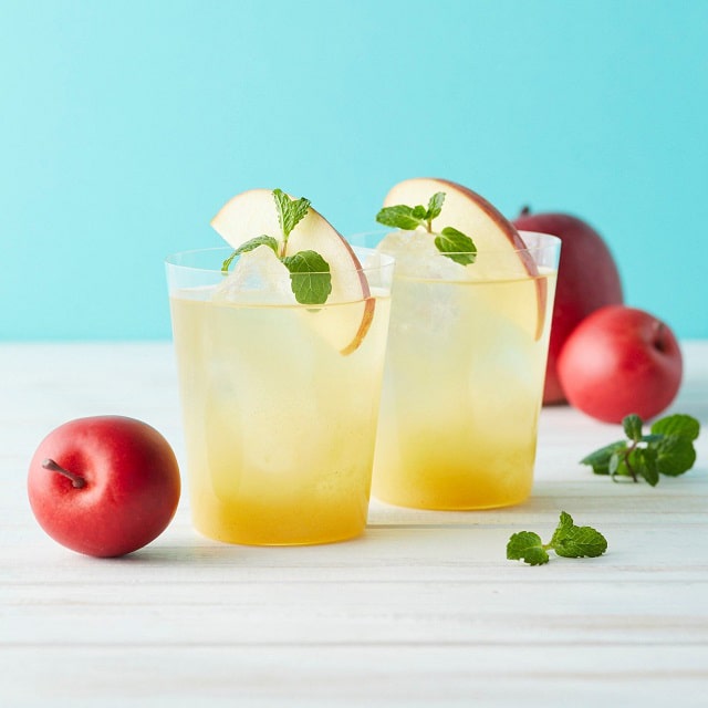 水出しアイスティーを楽しむレシピ「りんご＆マスカットグリーンティー」
