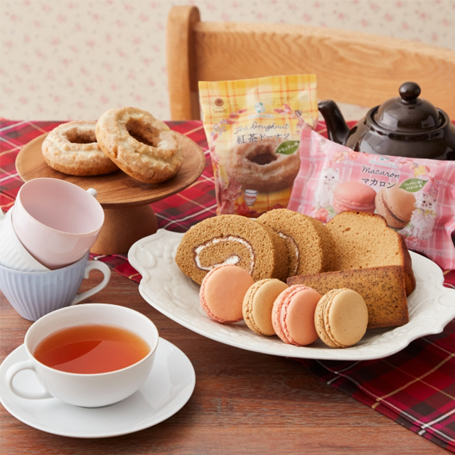 【2023/10/24順次発売】紅茶の焼き菓子6種や甘さ控えめのティーラテなど全国のファミリーマートから新発売