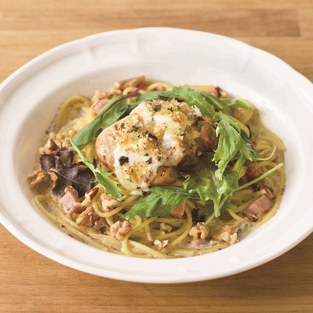 マスカルポーネチキンとナッツのトリュフクリームパスタ