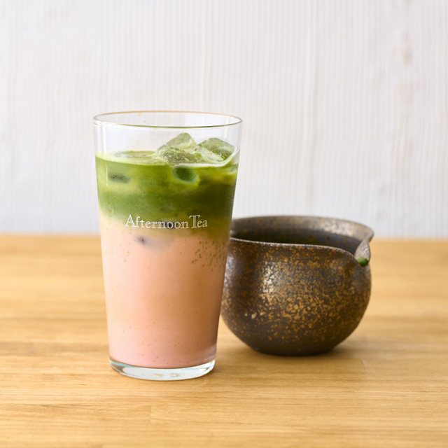 宇治抹茶と苺のアイスエスプレッソラテ
