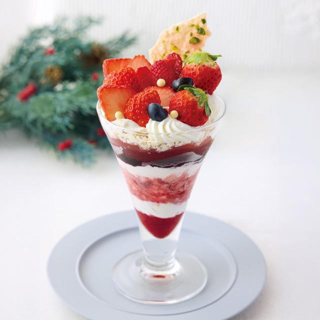 3種のベリーとフランス産ミルクアイスのパフェ