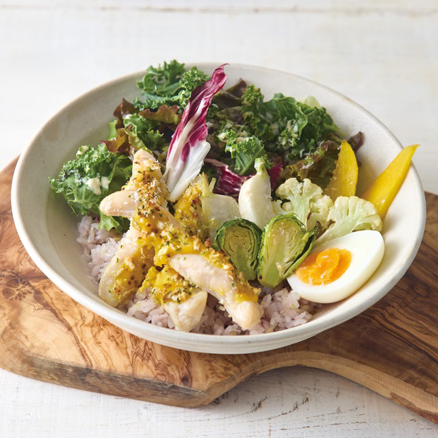 ハニーマスタードチキンとグリル野菜のサラダライス