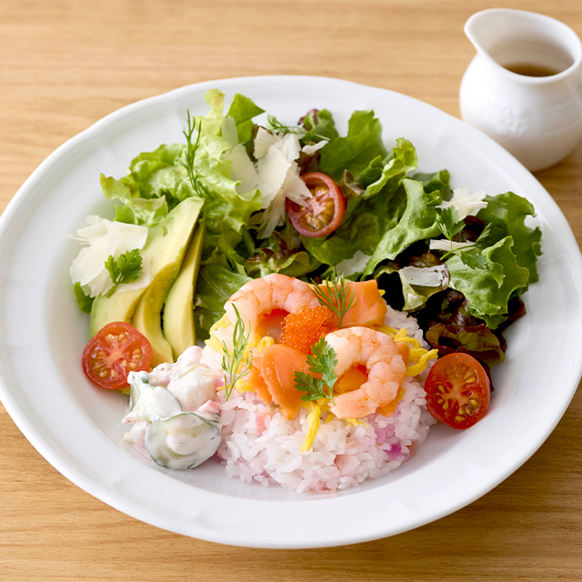 サーモンとアボカドのサラダちらし