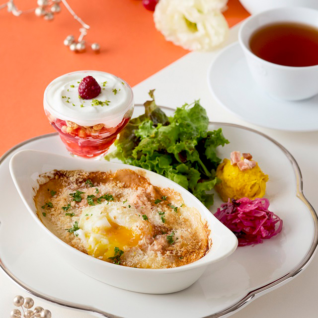 ニューイヤープレート　紅ずわい蟹と半熟卵のチーズドリア